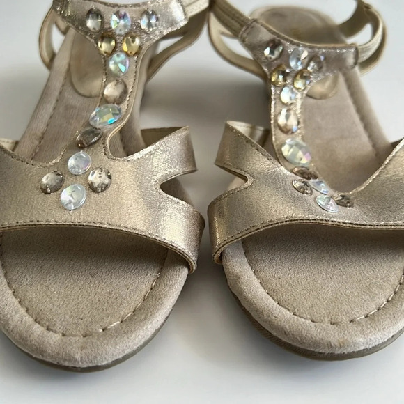 East 5th strappy champagne gold Sandals with jewels - Picture 6 of 8